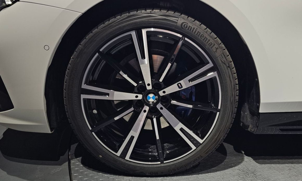 BMW 5-Series 530i xDrive M Sport, 2025