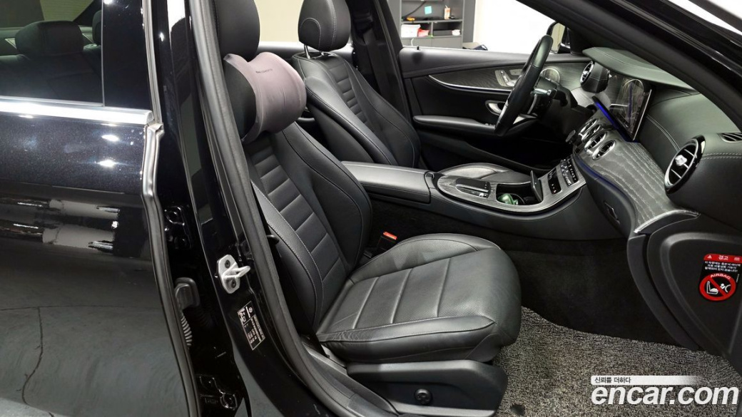 Mercedes-Benz E-Class E350 4MATIC AMG Line, 2022