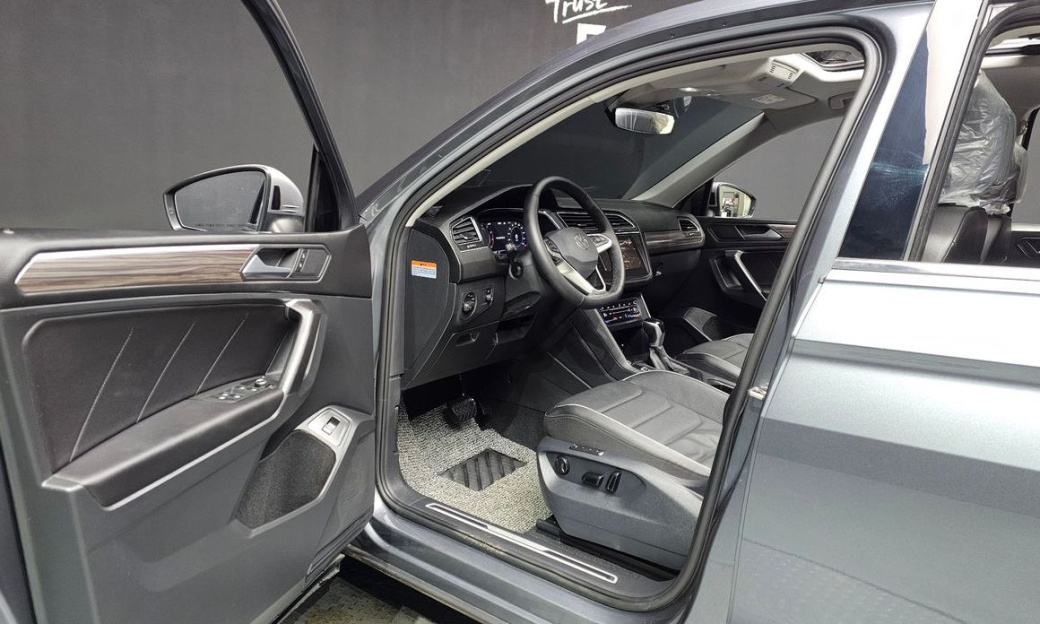 Volkswagen Tiguan 2.0 TSI Prestige, 2024