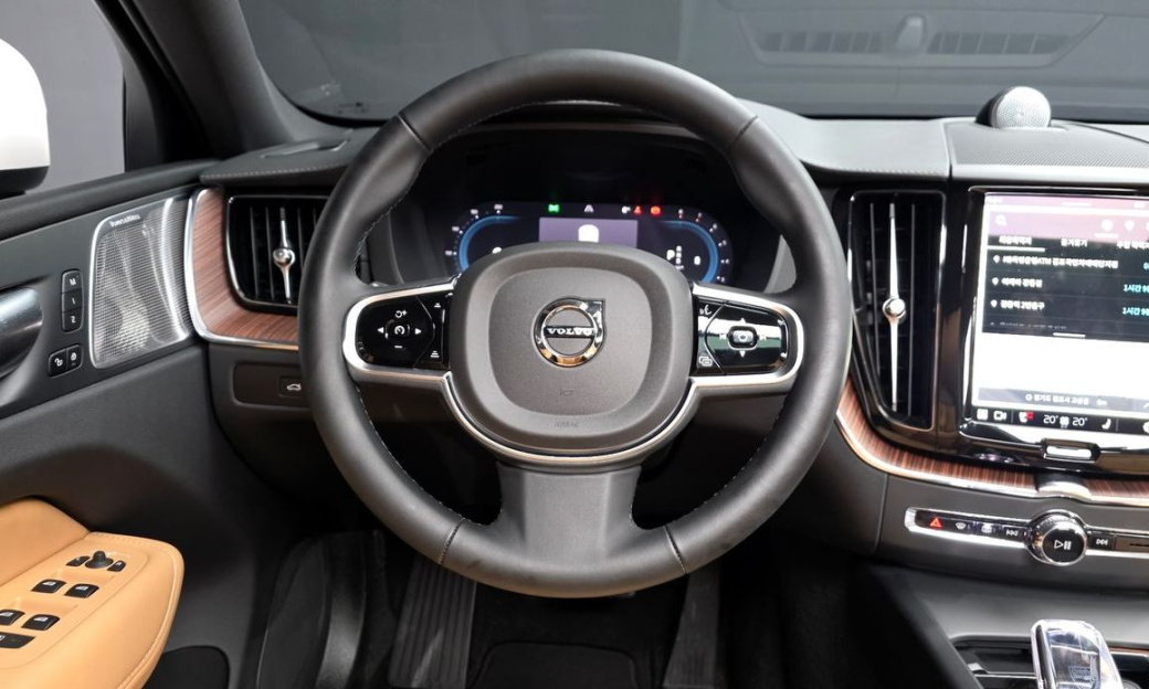 Volvo XC60 B5 Ultra Bright, 2025