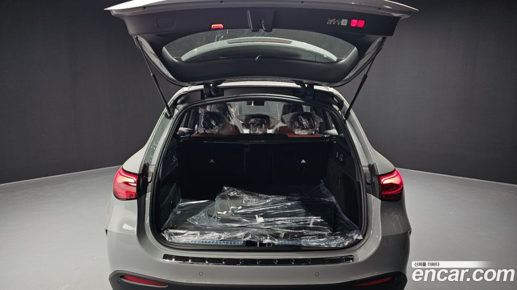 Mercedes-Benz GLC-Class GLC300 4MATIC AMG Line, 2026