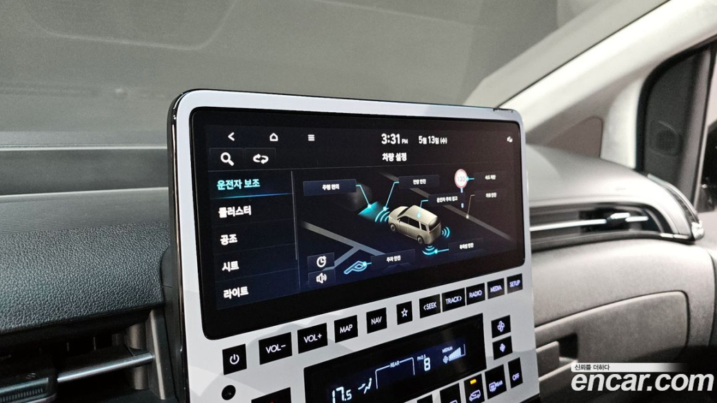Hyundai Staria Lounge 9-Seater, 2023