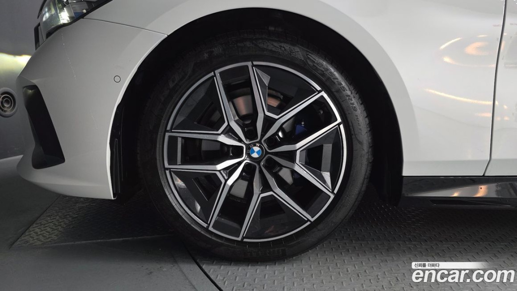 BMW 5-Series 520i M Sport, 2025