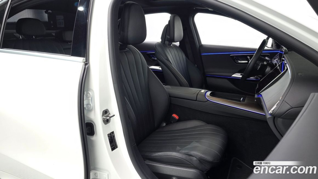 Mercedes-Benz E-Class E300 4MATIC Exclusive, 2024