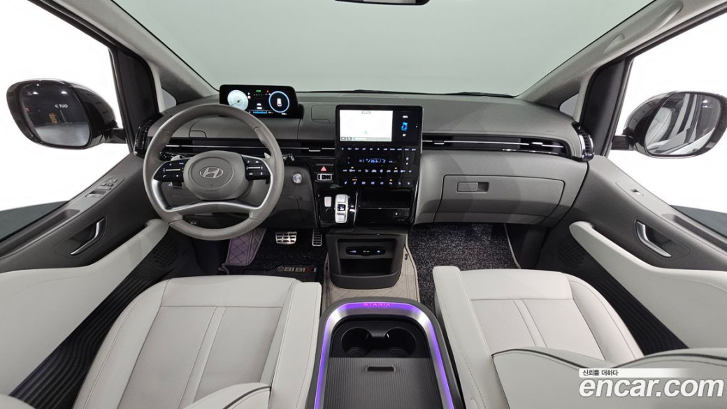 Hyundai Staria 4WD Lounge 9-Seater, 2025