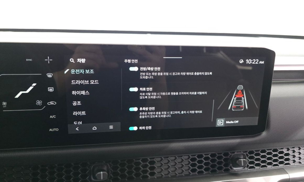 Kia Tasman 2.5T Gasoline 4WD, 2026