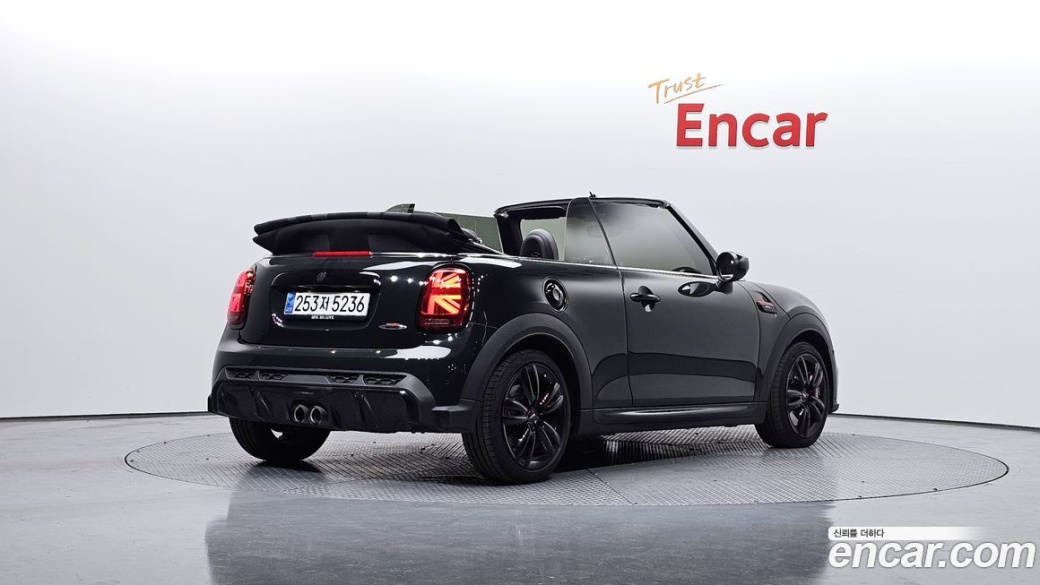 Mini Cooper Convertible JCW, 2024
