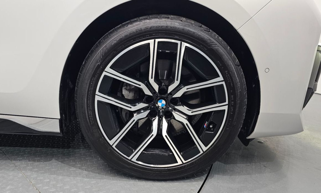 BMW 7-Series 740i xDrive M Sport, 2025