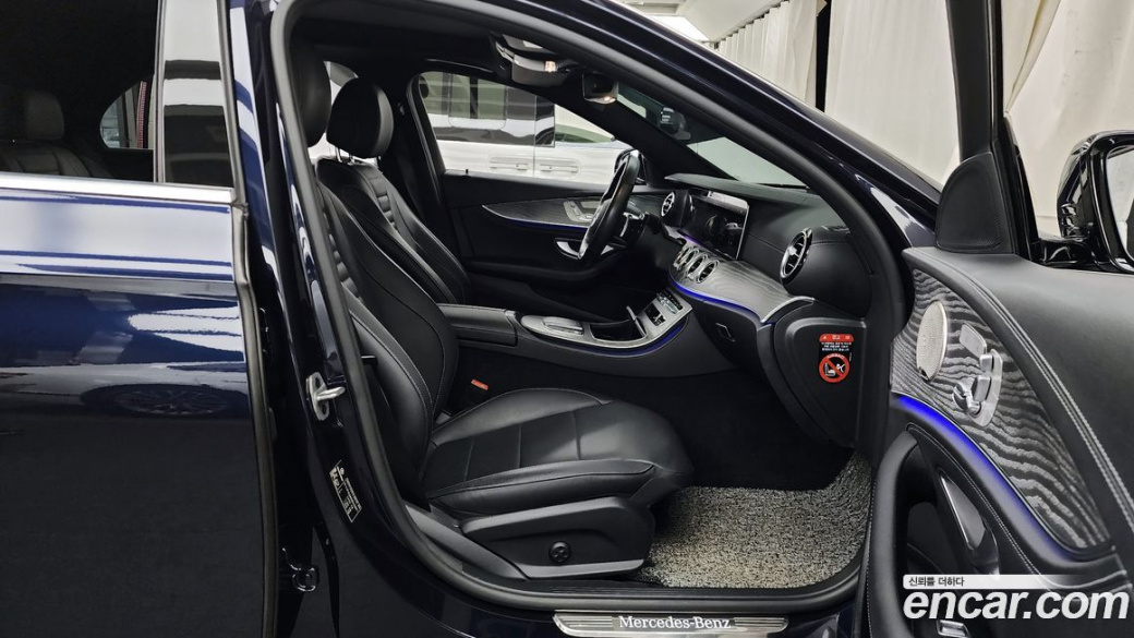 Mercedes-Benz E-Class E350 4MATIC AMG Line, 2022