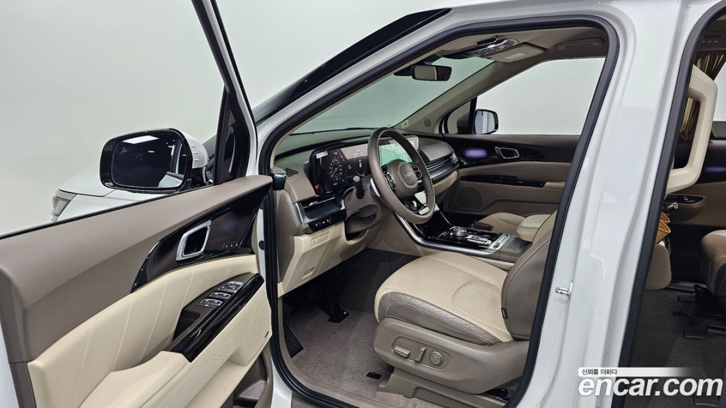 Kia Carnival 9-Seater Hi-Limousine, 2023