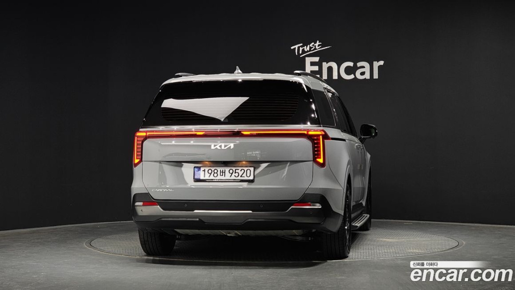 Kia Carnival 9-Seater Gravity, 2025