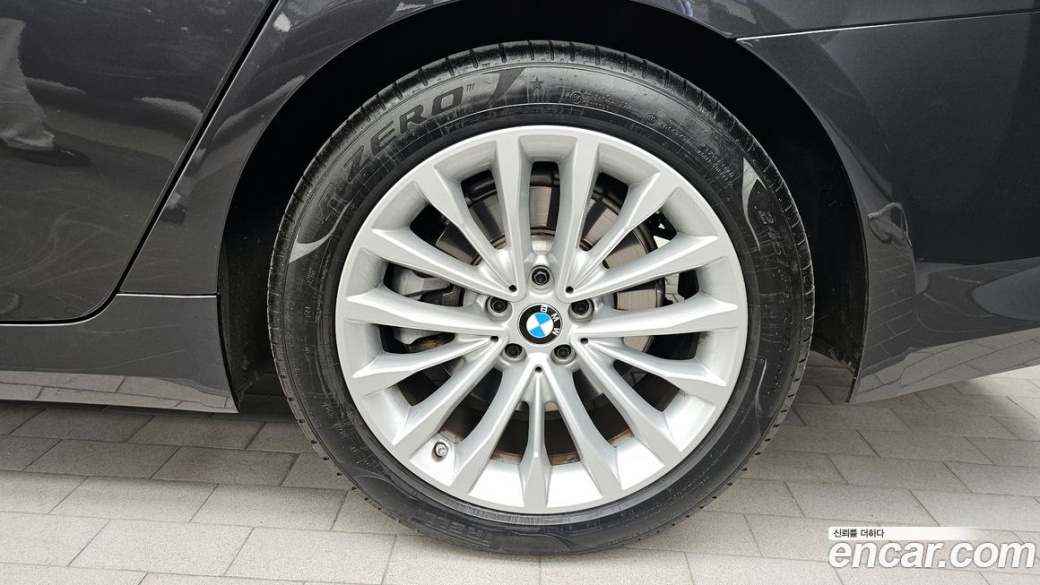 BMW 5-Series 520i Luxury, 2022