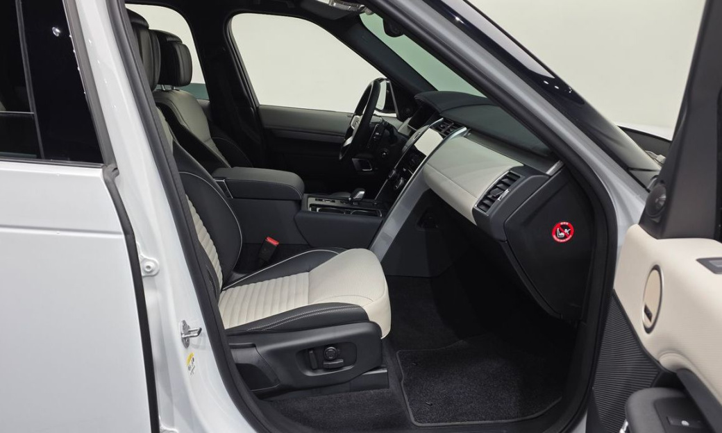 Land Rover Discovery D300 Dynamic HSE, 2024