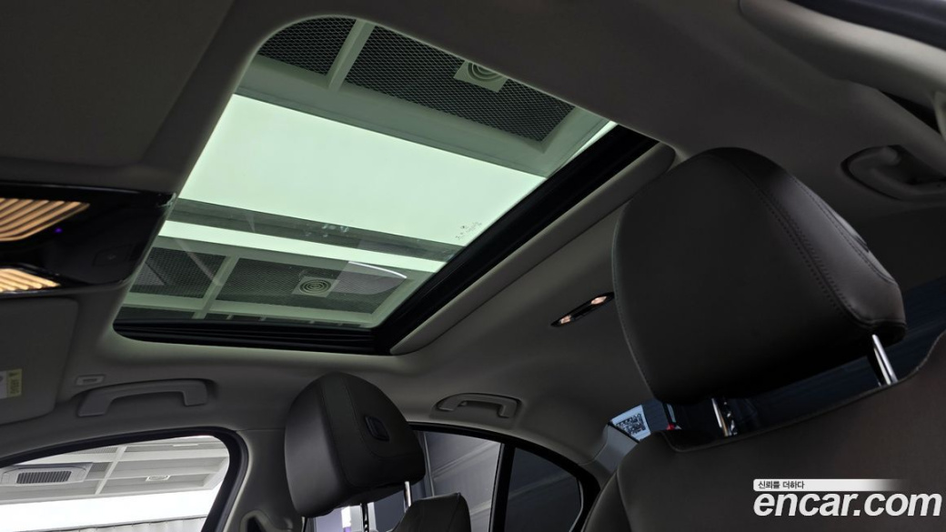 BMW 3-Series 320i Luxury, 2022