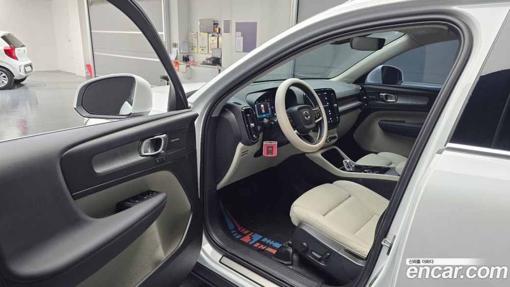 Volvo XC40 B4 Ultra Bright, 2025