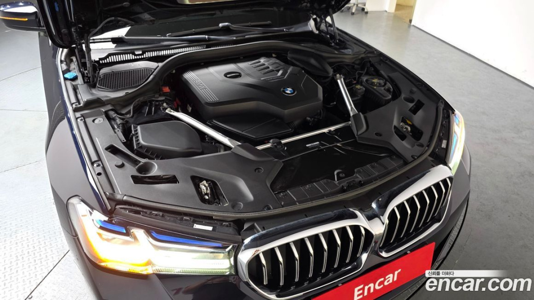 BMW 5-Series 530i xDrive M Sport Package, 2023
