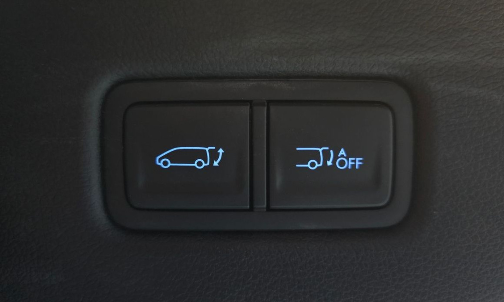 Hyundai Staria 4WD Lounge 9-Seater, 2025