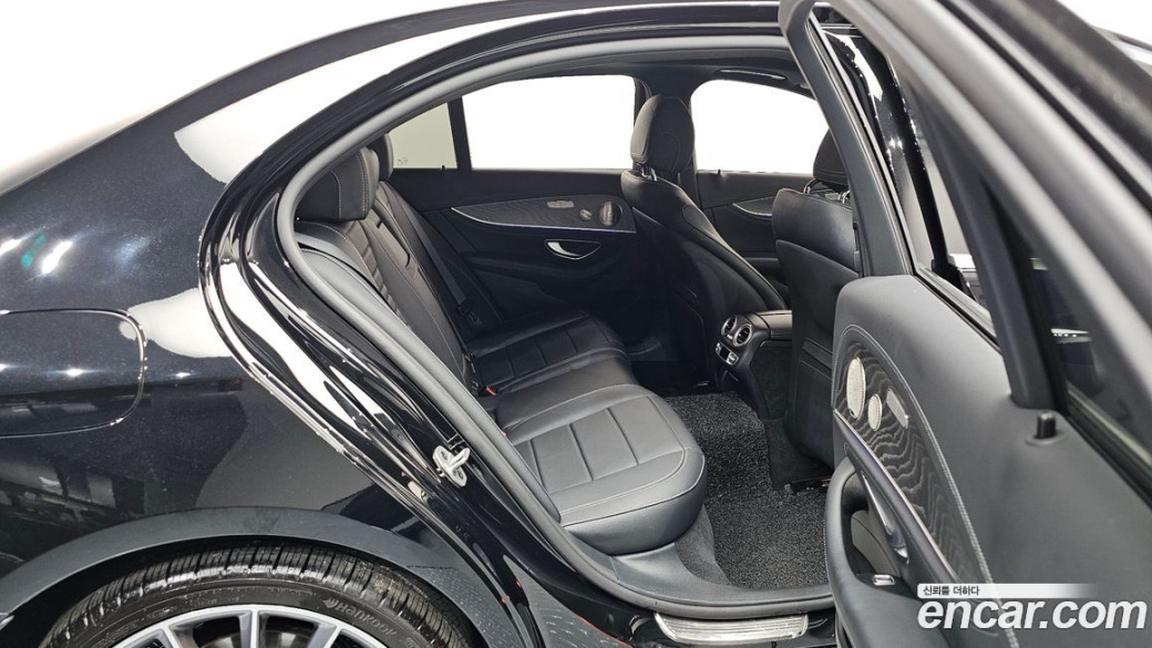Mercedes-Benz E-Class E350 4MATIC AMG Line, 2022