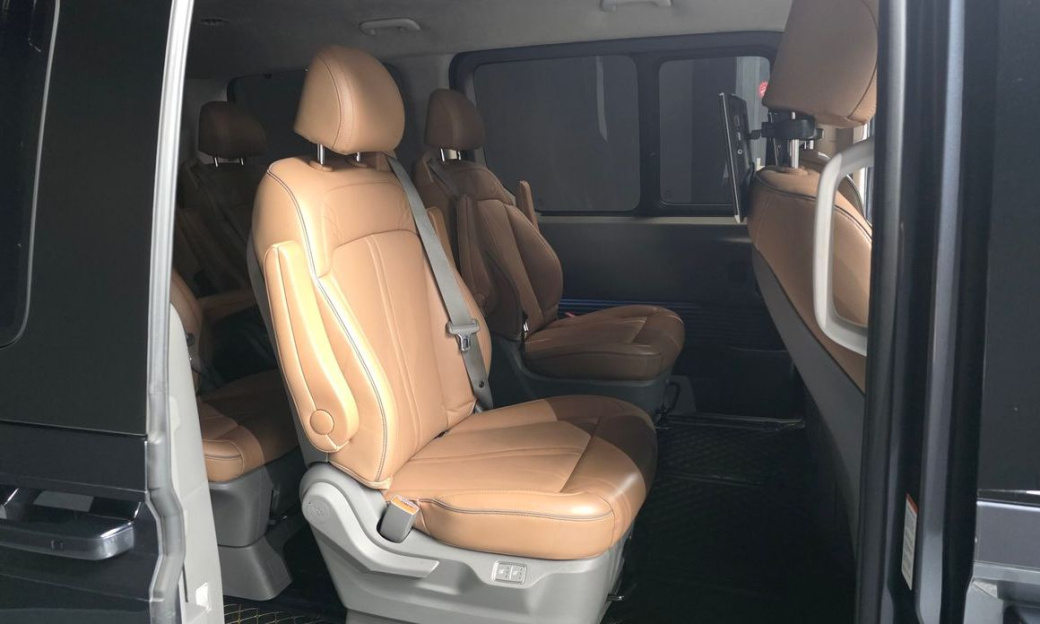 Hyundai Staria Lounge 9-Seater, 2022