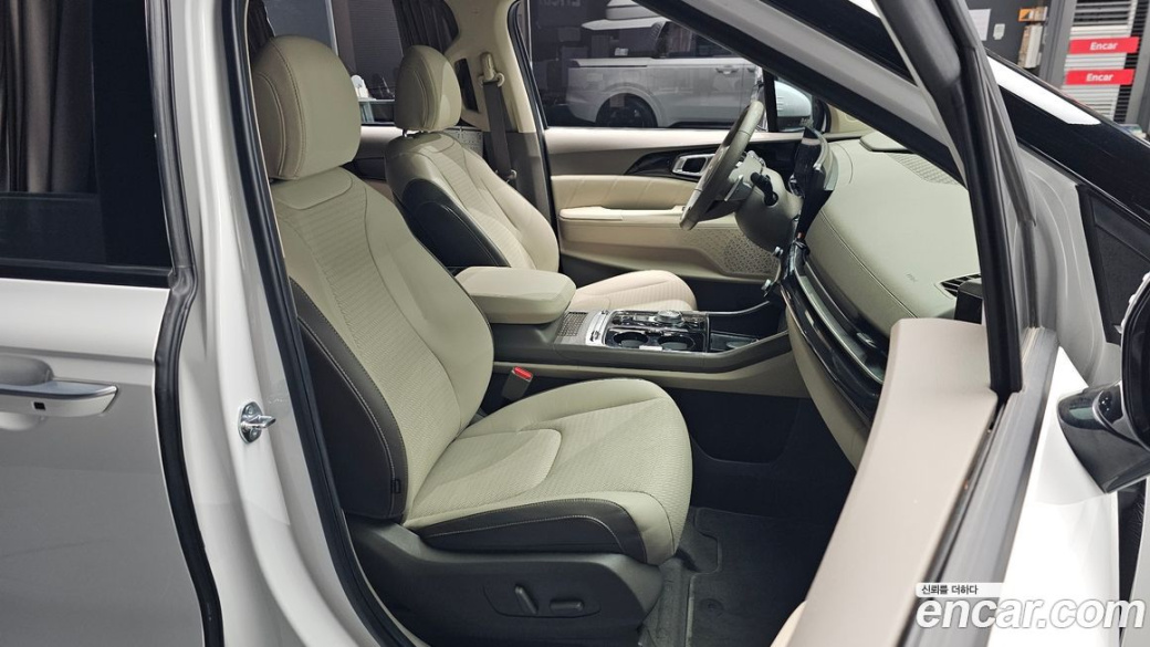 Kia Carnival 9-Seater Hi Limousine, 2024