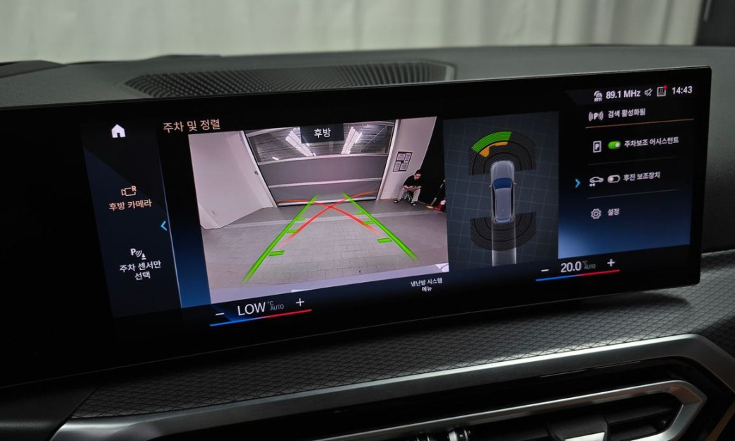 BMW 3-Series 320i Touring M Sports, 2024