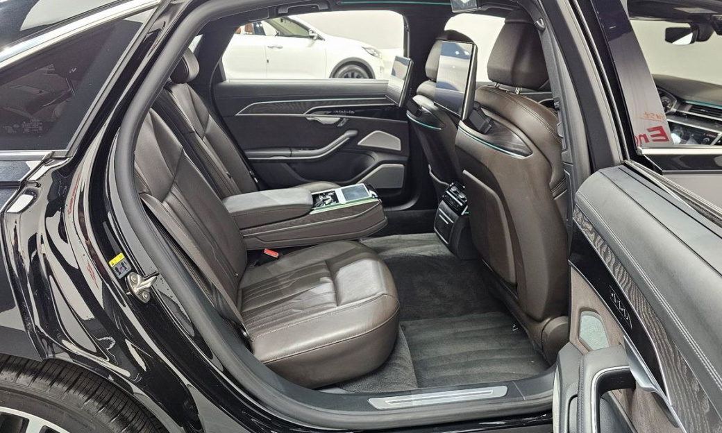 Audi A8 55 TFSI Quattro Premium LWB, 2023