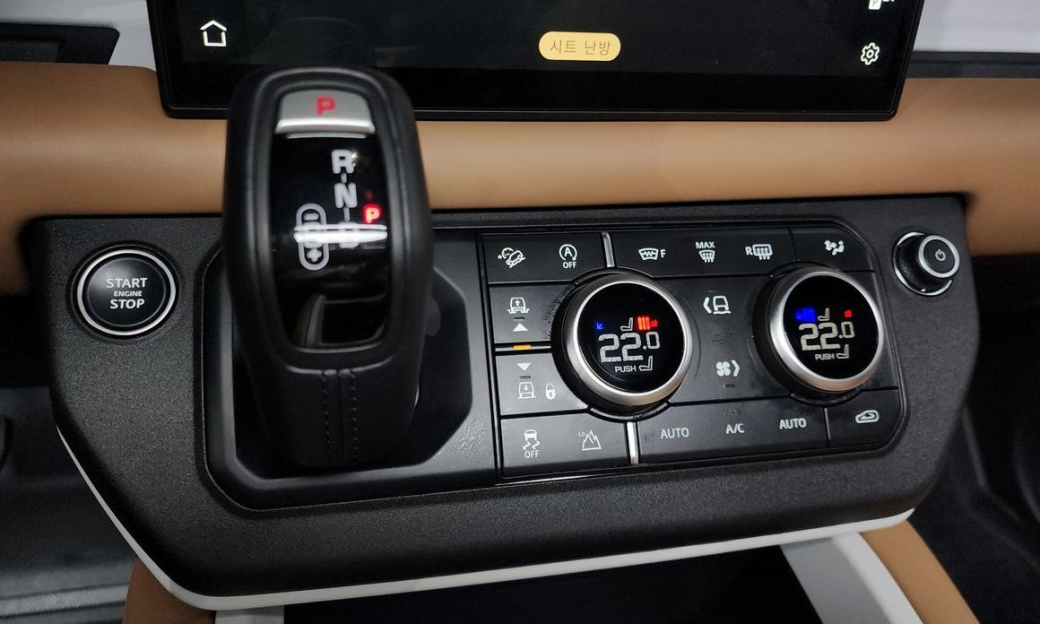 Land Rover Defender 110 P300 X-Dynamic SE, 2025