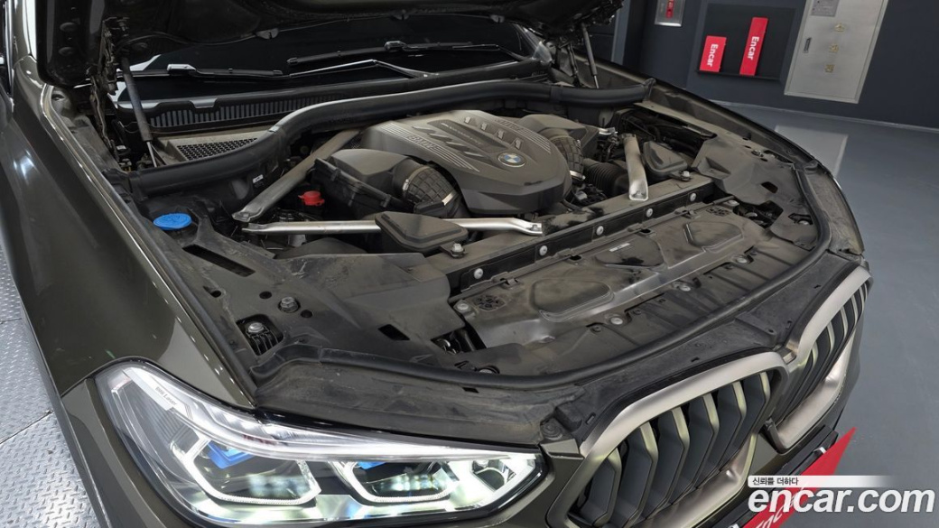 BMW X6 M50i, 2022