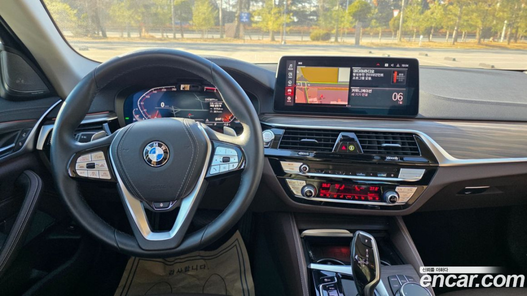 BMW 5-Series 530i xDrive Luxury, 2023