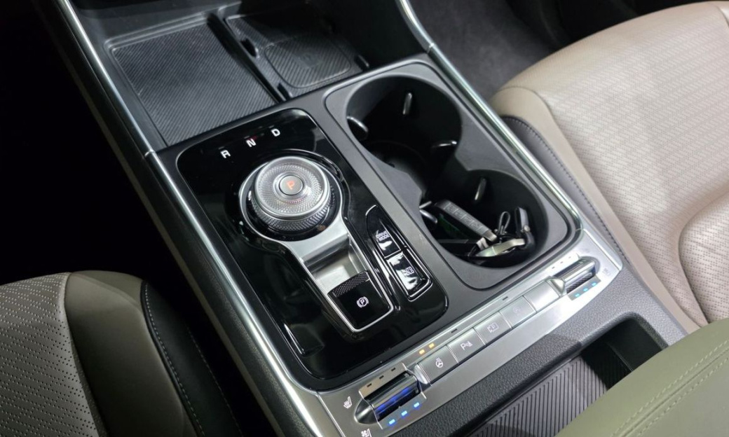 Kia Carnival 7-Seater Signature, 2024