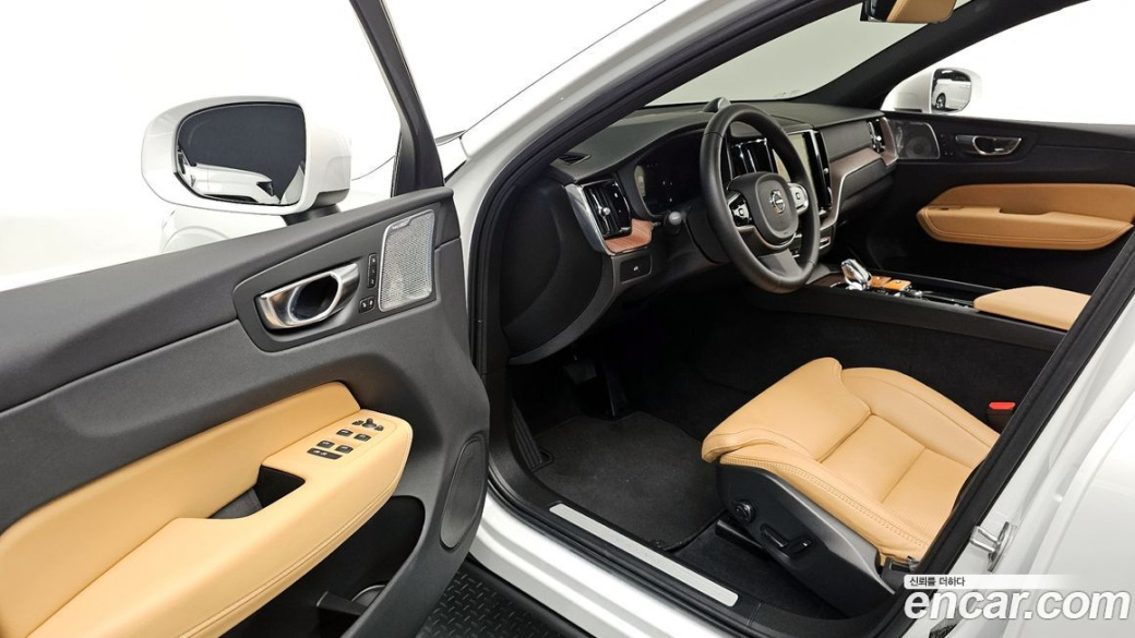 Volvo XC60 B5 Ultimate Bright, 2024