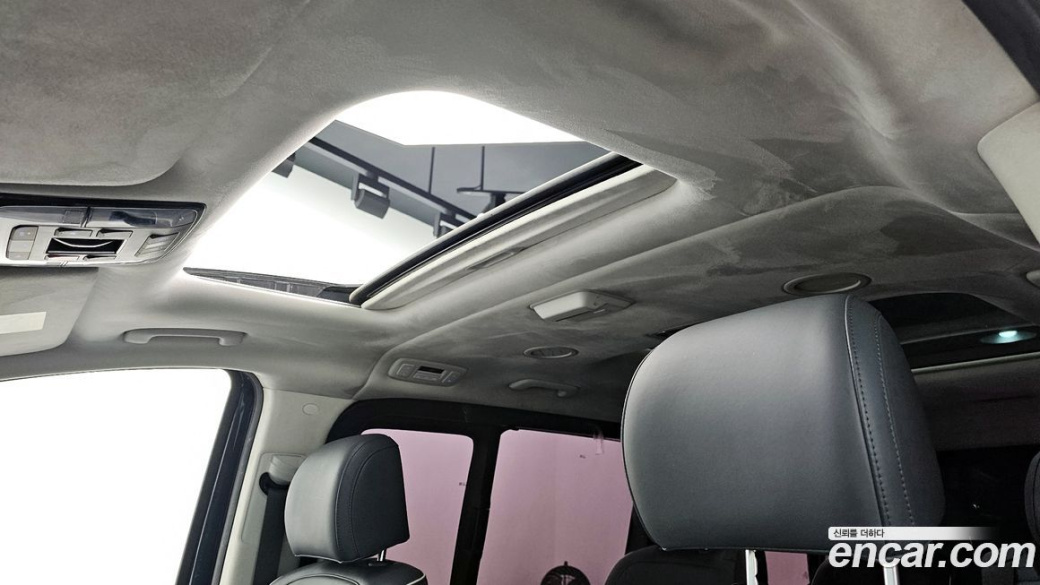 Hyundai Staria 4WD Lounge 9-Seater, 2025