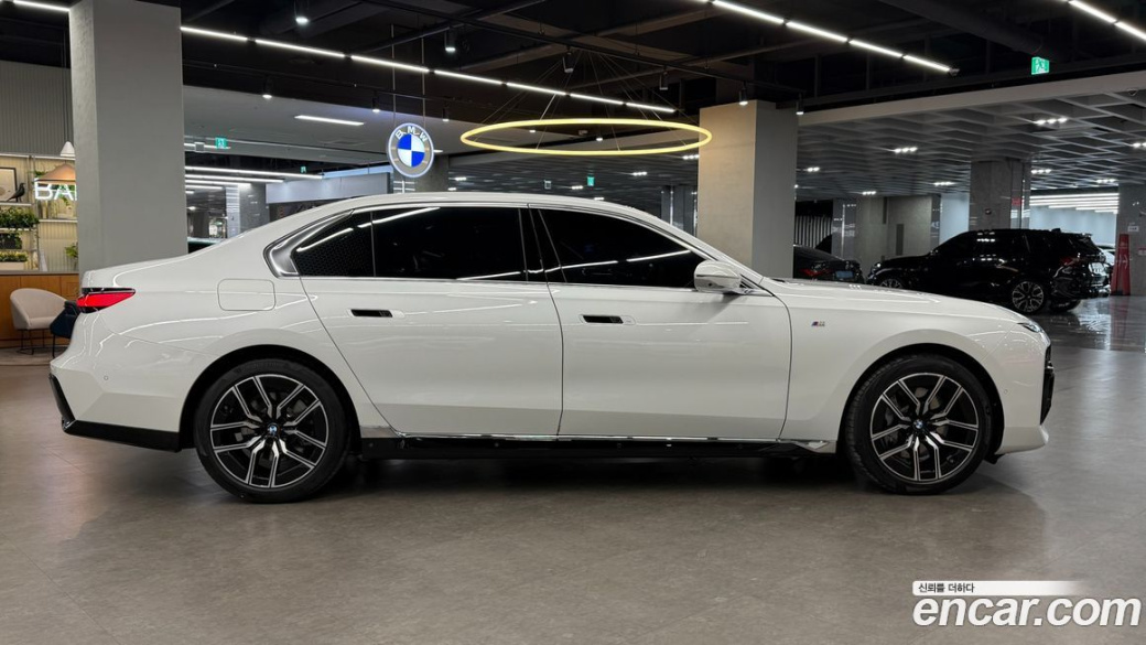 BMW 7-Series 740i xDrive M Sport, 2025