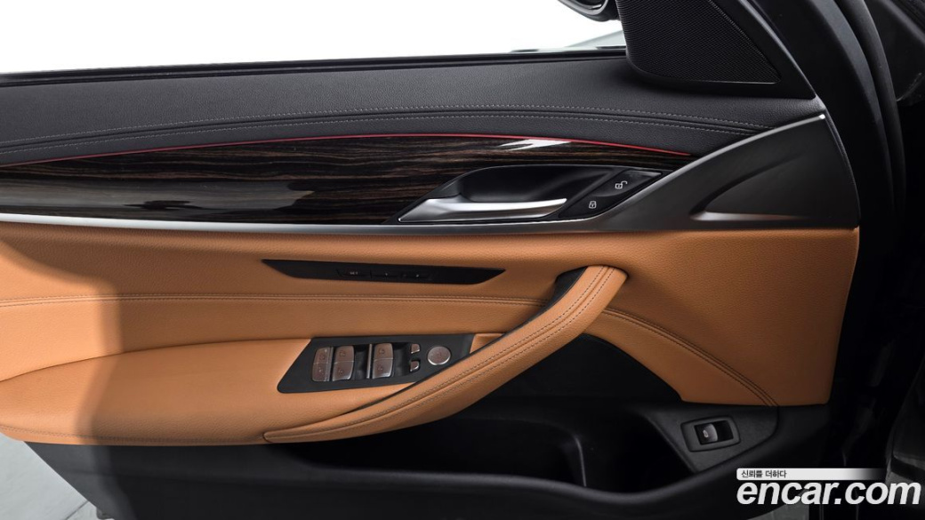 BMW 5-Series 520i Luxury, 2023