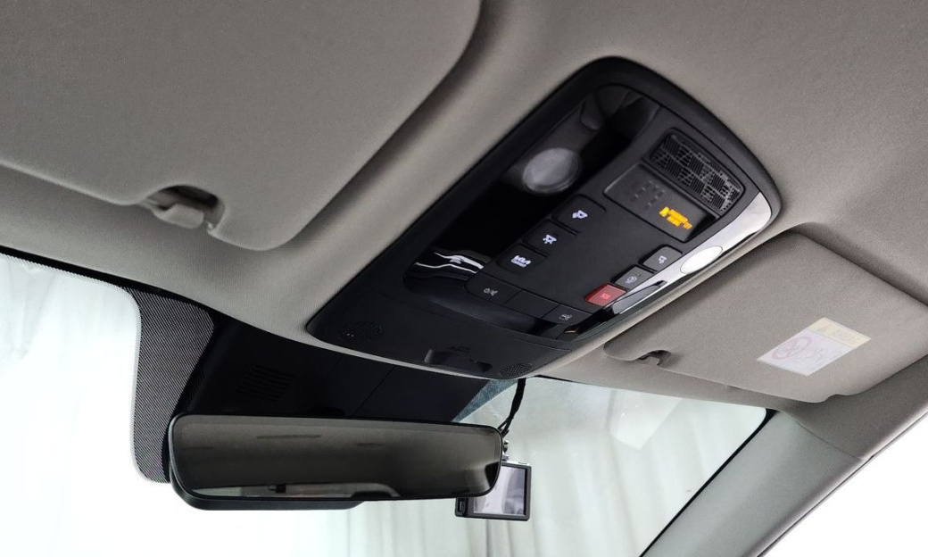 Kia Carnival 9-Seater Signature, 2024