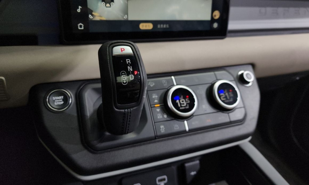 Land Rover Defender 110 P300 X-Dynamic SE, 2023