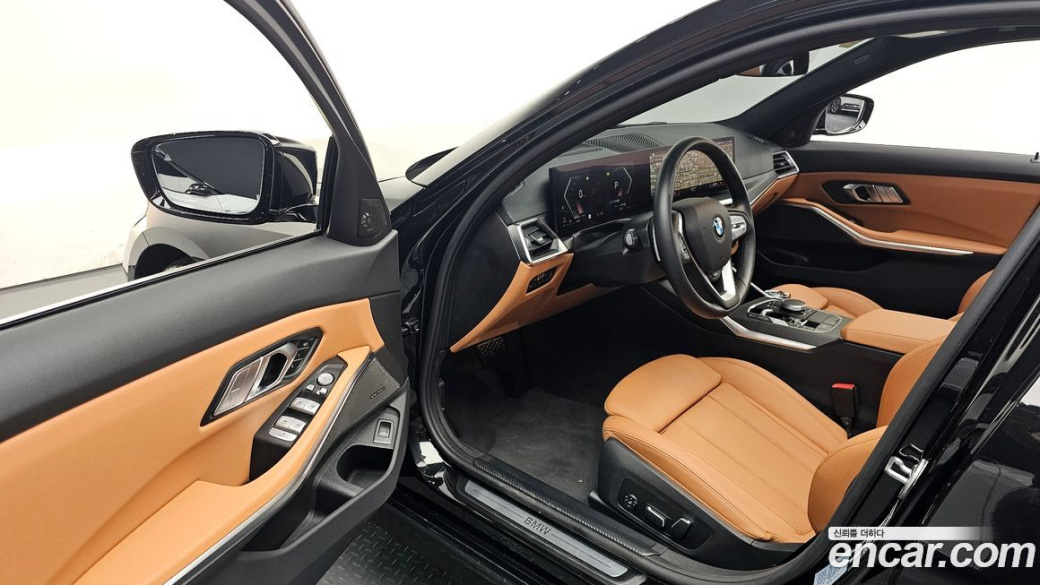 BMW 3-Series 320i Touring, 2024
