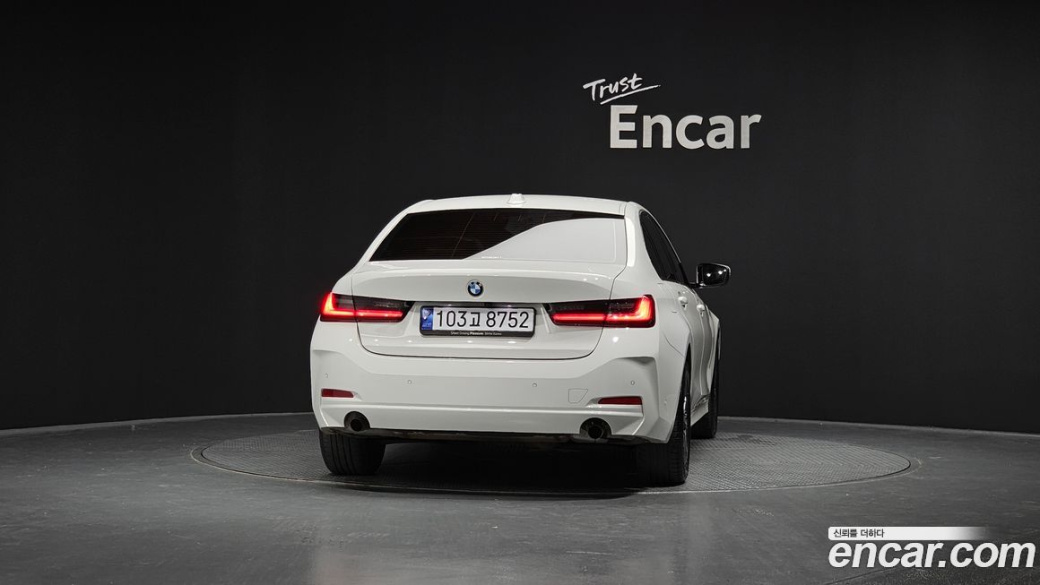 BMW 3-Series 320i, 2024