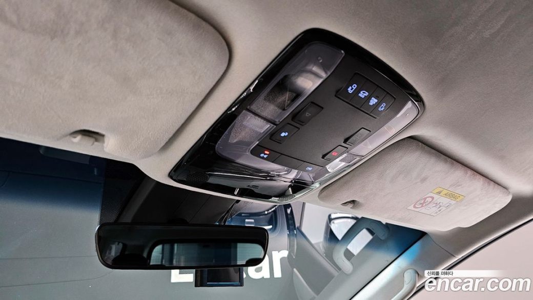 Hyundai Staria Lounge 9-Seater, 2022