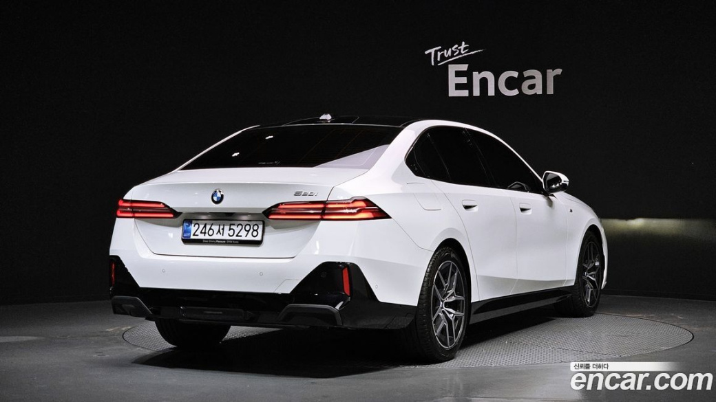 BMW 5-Series 520i M Sport, 2025