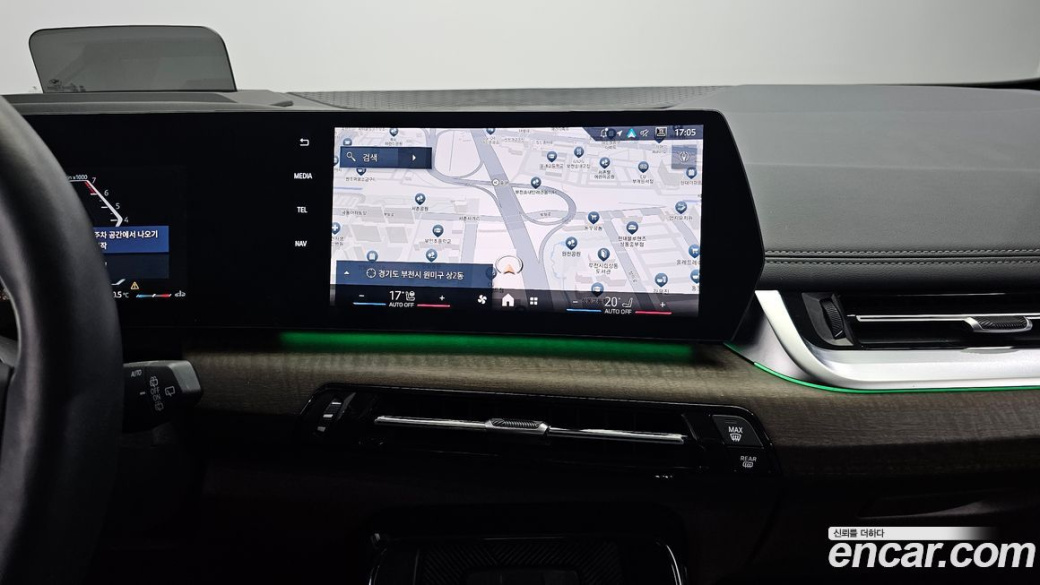 BMW 2-Series 220i Luxury, 2025
