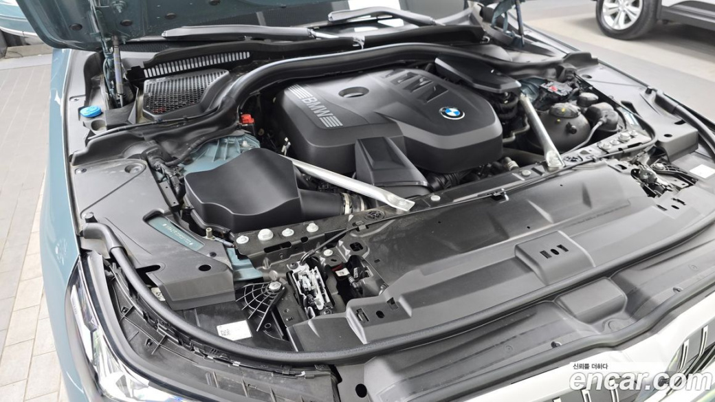 BMW 5-Series 520i, 2024