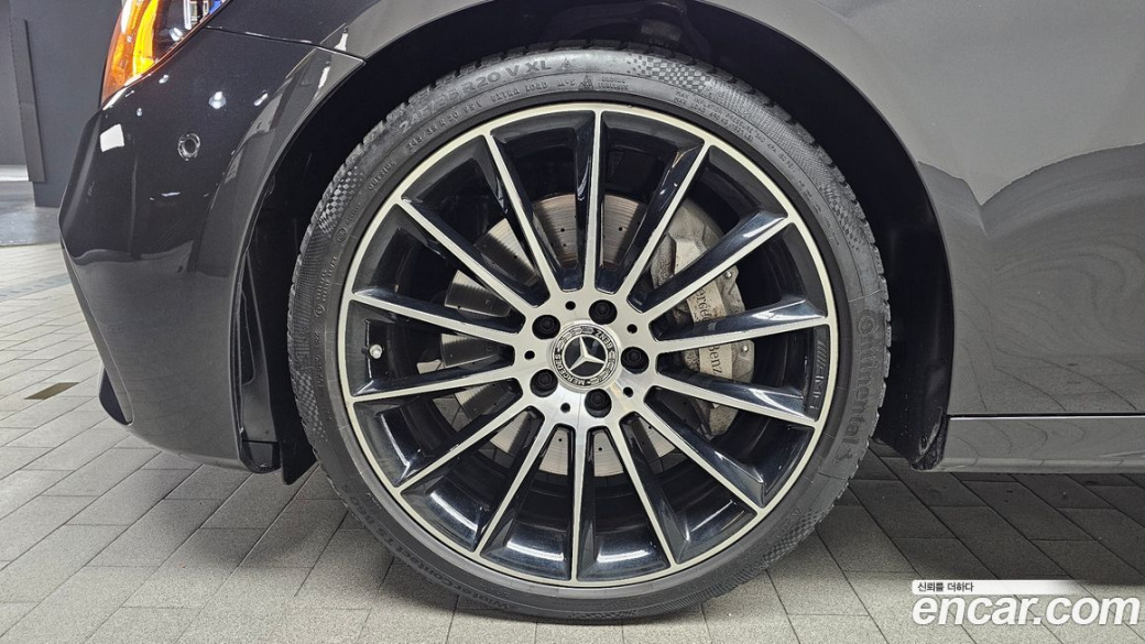 Mercedes-Benz E-Class E350 4MATIC AMG Line, 2023