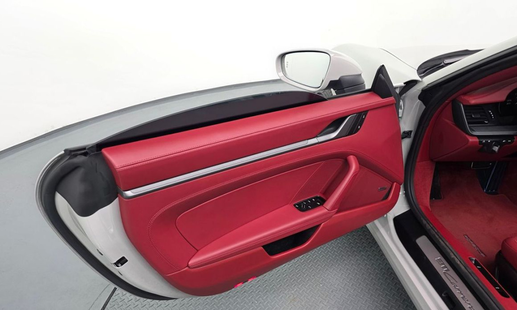 Porsche 911 Carrera Cabriolet, 2024