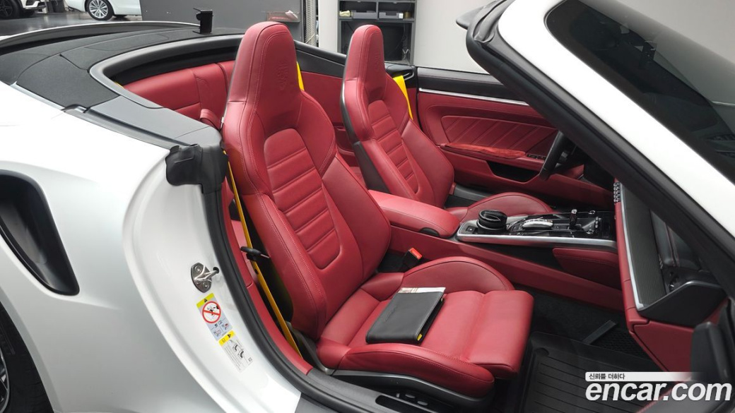 Porsche 911 Turbo S Cabriolet, 2024