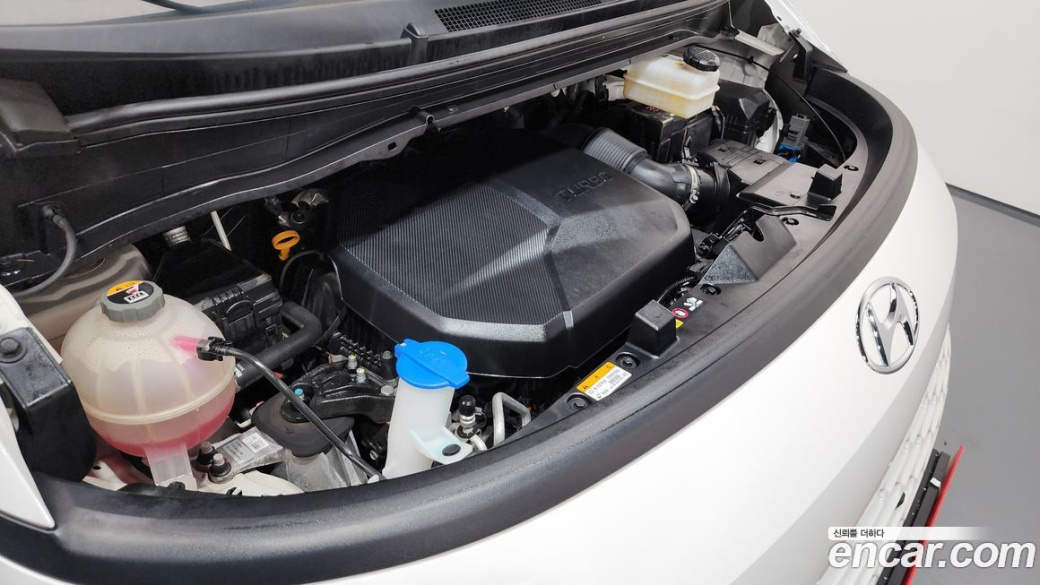 Hyundai Staria 4WD Tourer 9-Seater, 2023