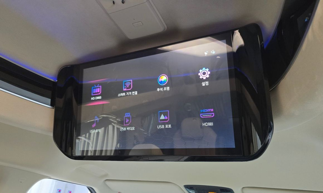 Kia Carnival 9-Seater Hi-Limousine, 2023