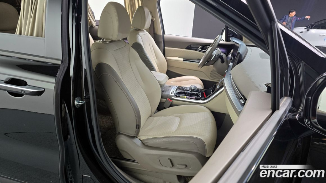 Kia Carnival 9-Seater Hi-Limousine, 2022