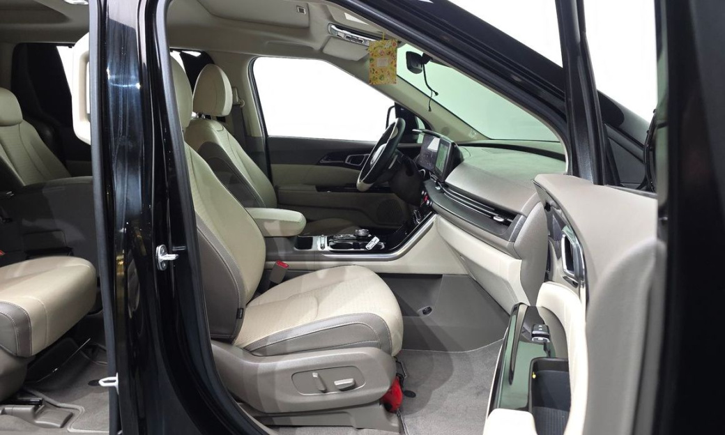 Kia Carnival 11-Seater Signature, 2023