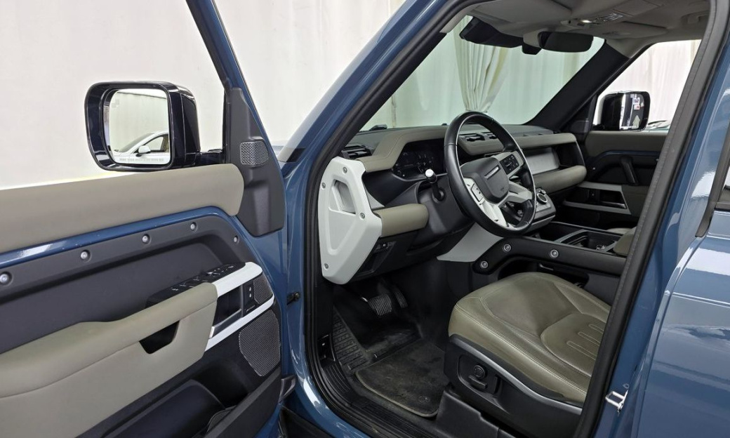 Land Rover Defender 110 D250 SE, 2022